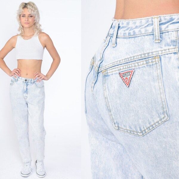 Acid Wash Guess Jeans 80s 90s Mom Jeans Pantalones de mezclilla azul claro Talle alto Rise Slim Skinny Tapered Leg Vintage 1990s Medium M 30