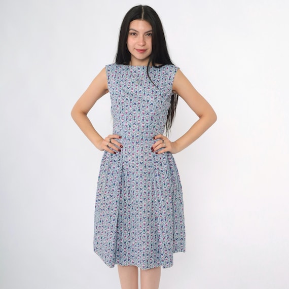 Vintage 50s Novelty Print Dress Blue Cotton Fit Flare Sleeveless Hat Mannequin Print 1950s Pleated Mid Century Boatneck Extra Small xs