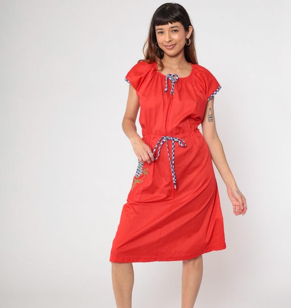 Floral Gingham Dress Vintage 70s Red Summer Day Dress Embroidered Appliqué Garden Picnic Drawstring Waist Short Sleeve Cotton Blend Medium M