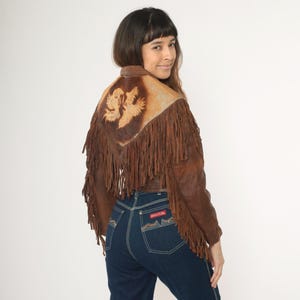Vintage skinnjacka med fransar, 70-80-tal, brunt kohud, västligt örnmönster, hår på skinn, 1970-tal, rodeo, boho, retro, långärmad, extra liten, xs