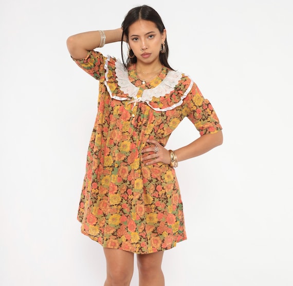 70s Floral Housecoat Eyelet Lace Collar Cotton Dress Brown Orange Yellow Prairie Cottagecore Duster Ribbon Tie Autumn Garden Mini Medium M