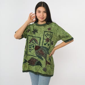 Batik Fish T-Shirt Y2k Green Graphic Tee Floral Crewneck T-Shirt Tie Dye Style Vintage 00s Medium Large