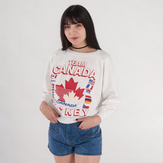 Team Canada Hockey Sweatshirt 80s Canadian Ice Hockey Sweatshirt Retro Winter Sports Maple Leaf Flag Graphic Shirt Vintage 1980s Small S