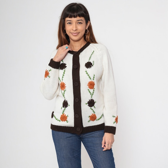 70s Floral Embroidered Cardigan Sweater White Acrylic Knit Bohemian Sweater 1970s Grandma Hippie Boho Raglan Sleeve Vintage Medium