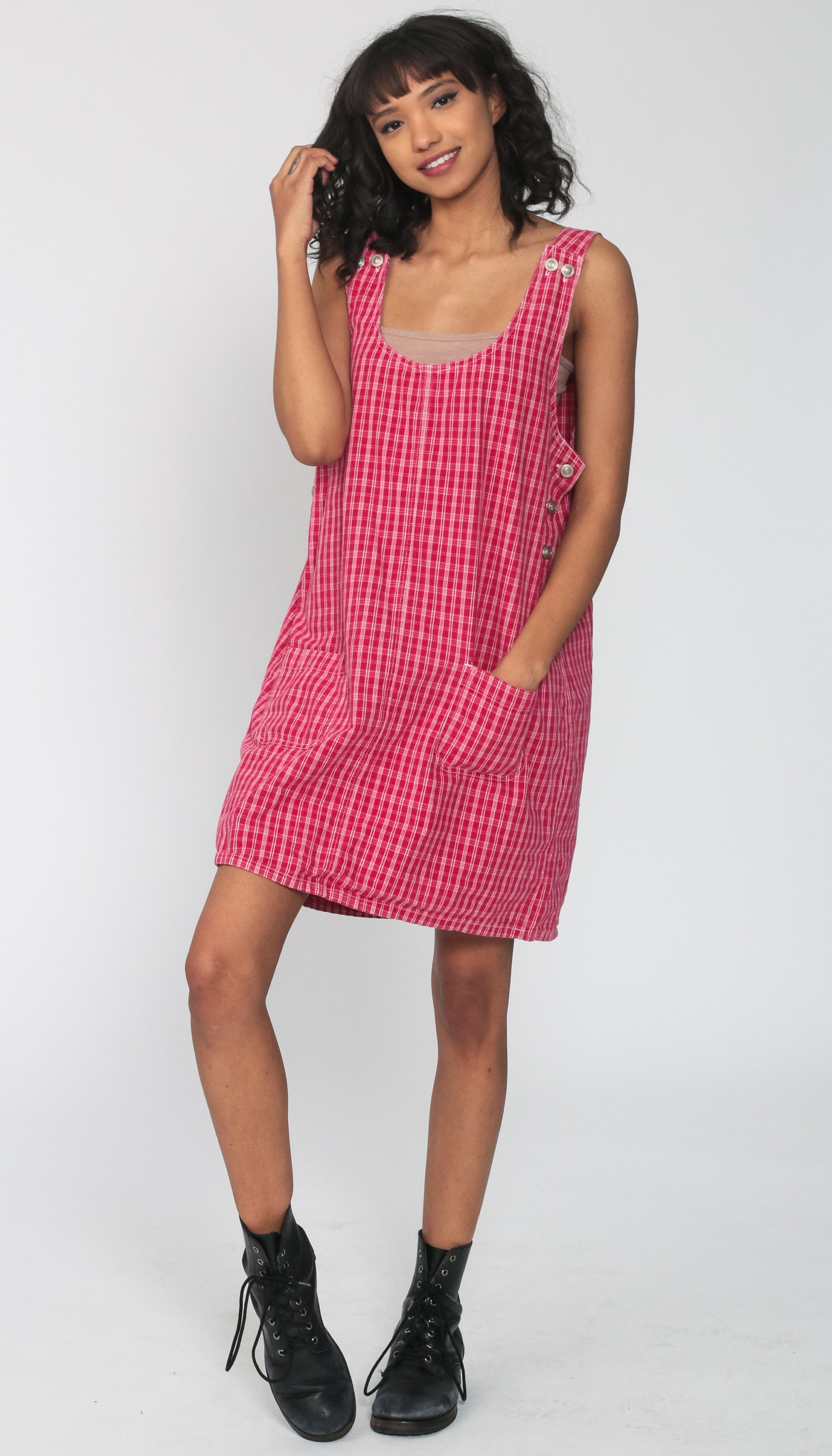 The red checkered dress | Golden Strokes