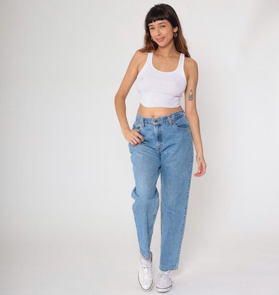90s Levi's Light Wash High Waisted Mom Jeans Straight Leg Cotton Denim Vintage Blue Pants Relaxed Fit Classic Minimalist Casual Medium M