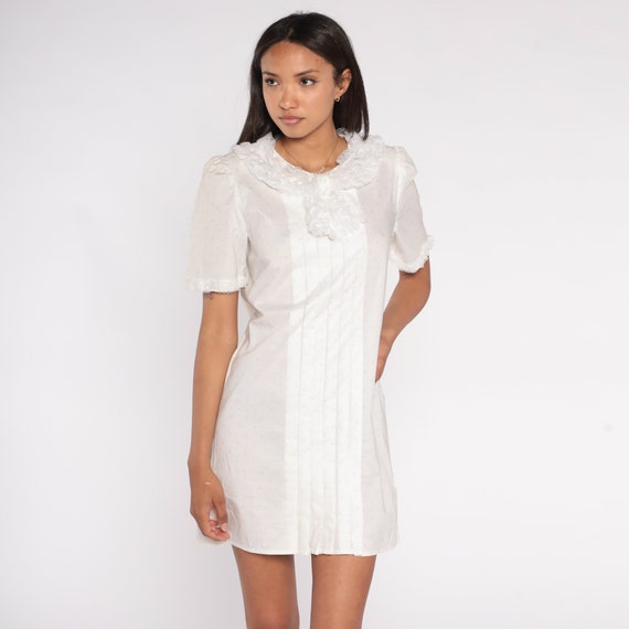 White Mini Dress 70s 80s Lace Collar Pleated Dress Subtle Dot Print Retro Victorian Bohemian Ruffle Lolita Dolly Dress Vintage 1980s Small S