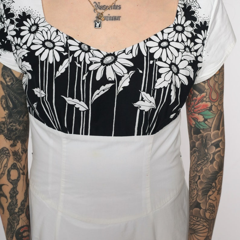 90s Floral Dress Black and White Daisy Print Empire Waist Dress Garden Party Bohemian Vintage Summer Short Sleeve 1990s Monochrome Small S image 5