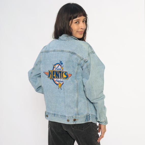 90s Denim Jacket Light Wash Blue Hawaii Honolulu Graphic Jean Jacket Long Sleeve Chest Pockets Vintage Grunge Streetwear Souvenir Medium M