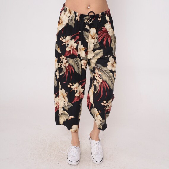 Tropical Floral Capri Pants 90s Black Cropped Pan… - image 3