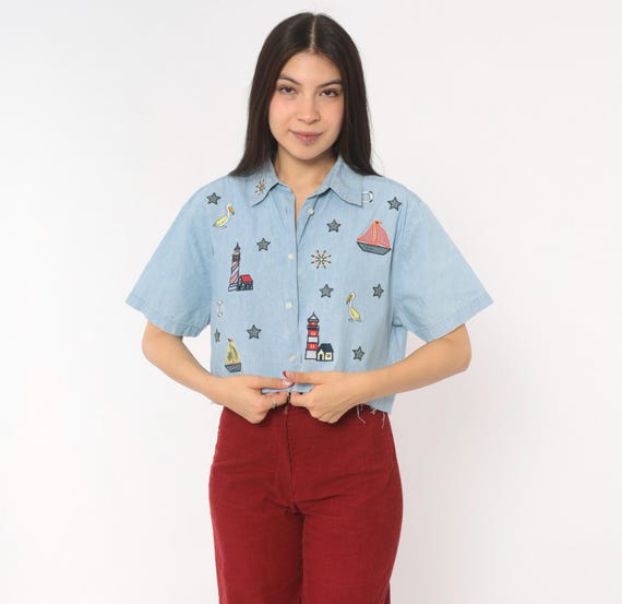 Nautical Embroidered Chambray Crop Top 90s Karen Scott Lighthouse Sailboat Short Sleeve Cotton Denim Shirt Blue Beach Boats Coastal Small S