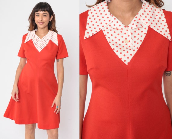 Robe droite rouge des années 60, 70, mini robe mod Space Age, col