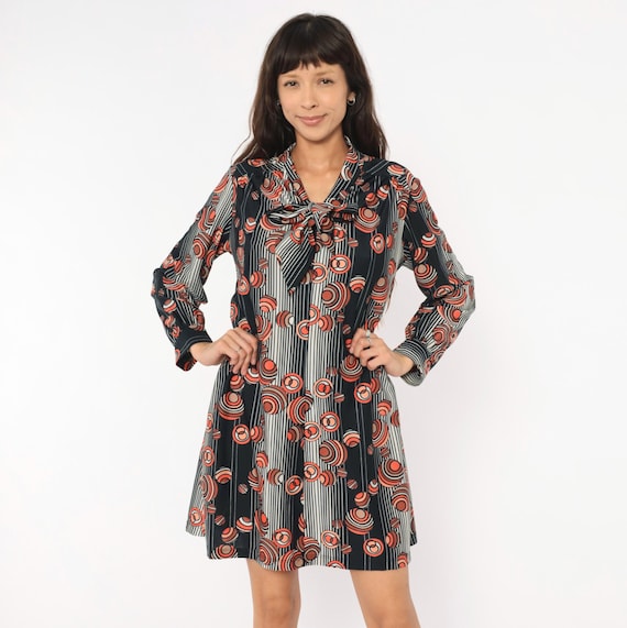 70s Geometric Circle Print Dress Black Orange Pussy Bow Tie Neck Long Sleeve Shift Mod Groovy Psychedelic Pattern Hippie Vintage Large L