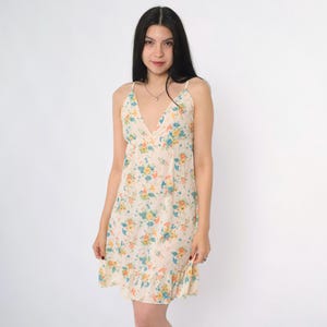 Vintage Floral Slip Dress 70er Jahre Creme Spaghetti Strap Lingerie Nachthemd Mini Rüschen Saum Full Slip V-Ausschnitt Empire-Taille 1970er Jahre Extra Small xs