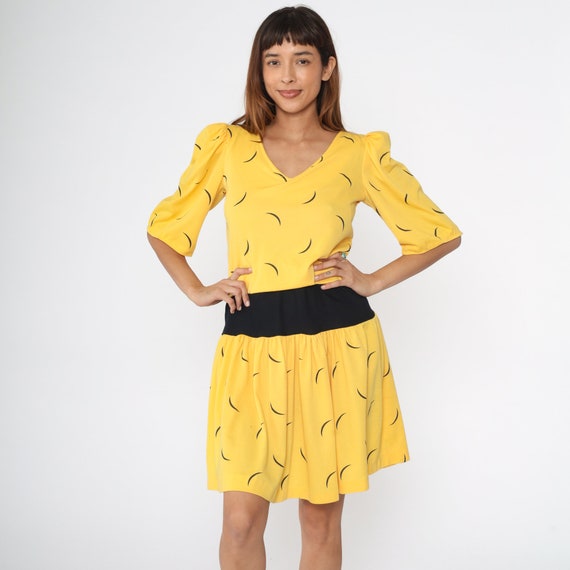 90s Abstract Line Print Dress Yellow Black Contrast Vintage 80s Short Sleeve Flared Skirt Tie Waist Playful Mini Dress Cotton Blend Small