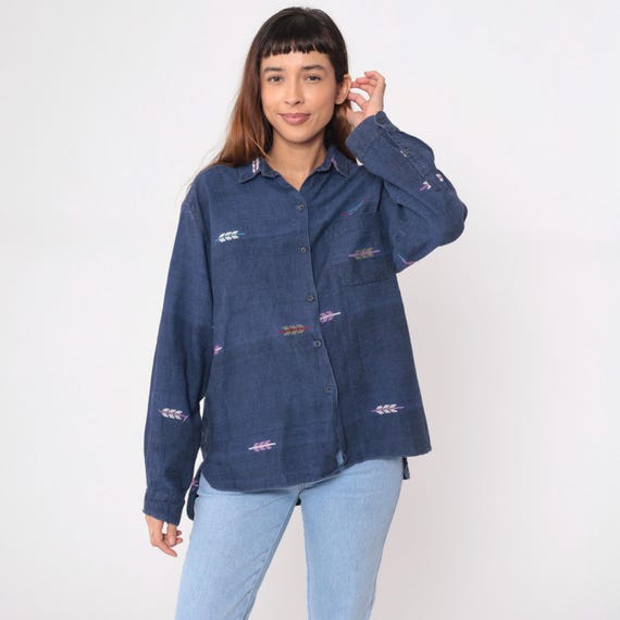 90s Embroidered Shirt Arrow Feather Pattern Navy Denim Blue Cotton Button Front Long Sleeve Collar Southwestern Vintage Tribal Medium M