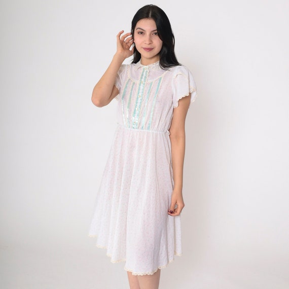 70s Prairie Dress Calico Floral Midi Dress Semi-Sheer White Lace Trim Split Puff Sleeve Button up Hippie Cottagecore Vintage 1970s Small S