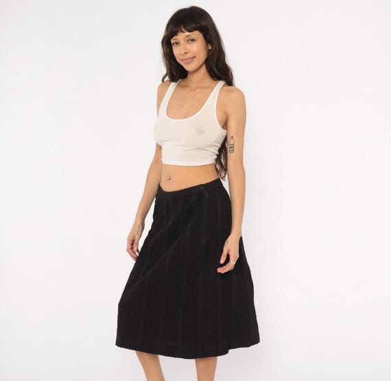 Black Eyelet Knit Skirt 2000s A Line Knee Length Cotton Pleated Panel Side Zip Waistband Button Closure Academic Collegiate Vintage Medium M