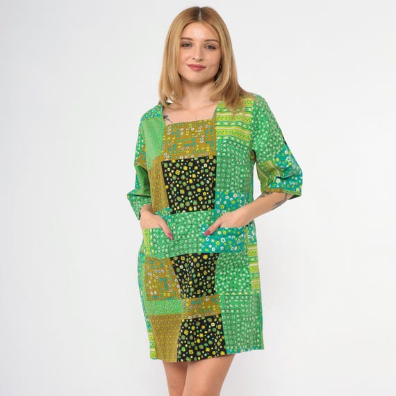 70s Patchwork Mini Dress Vintage Boho Hippie Smock Green Calico Floral Mod Dress 1970s Bohemian Micro Shift Dress 1/2 Sleeve Medium M