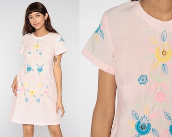 Embroidered Floral Dress 60s Shift Mini Dress Mod Pastel Baby Pink Embroidery 1960s Boho Vintage Short Sleeve MiniDress Twiggy Small s