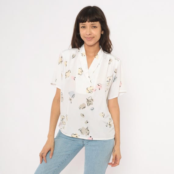 90s Abstract Floral Blouse White Cream Shawl Collar V Neck Short Sleeve Pullover Top Ivory Pastel Print Shirt Office Casual Vintage Medium M