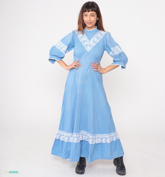 70s Prairie Dress Blue Cotton White Lace Trim Mock Neck Long Puff Sleeves Cottagecore Victorian Bohemian Hippie Ruffle Hem Vintage Small S