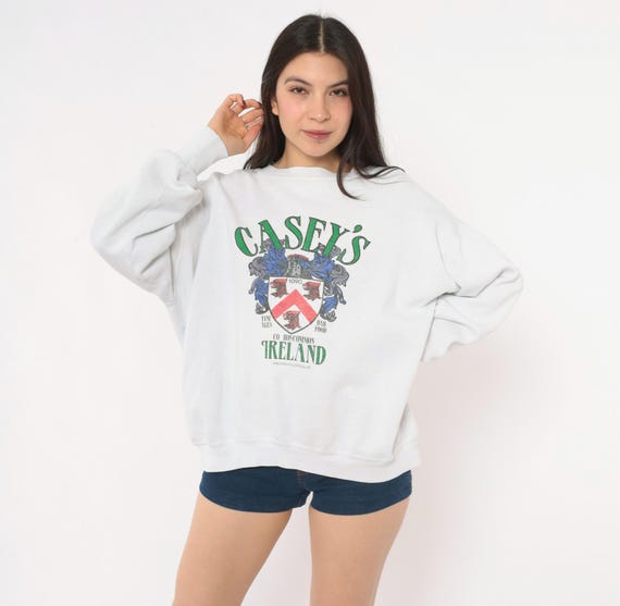 80s Distressed Ireland Pub Sweatshirt Irish Coat Of Arms Crest Graphic White Green Bar Heritage Grunge Alt Boxy Fit Vintage Extra Large XL