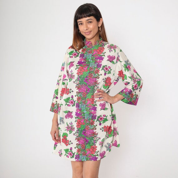 Floral Mini Dress 70s Lounge Robe Dress Flower Print Hippie Dress A-Line 1970s Shift Boho Vintage Long Sleeve House Front Zip Up Medium