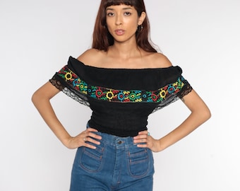 Blusa negra campesina con hombros descubiertos, blusa con bordado floral, estilo hippie bohemio de los años 80, blusa fruncida, estilo bohemio vintage de verano, talla extra grande xs