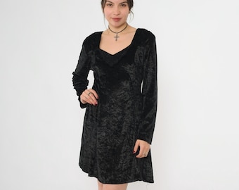 black smocked mini dress Ingrid + Isabel Maternity Occasion Short Blur Floral Size XS Size:US 6.5 / EU 39 / UK 5.5 back closure adds a comfy dress Kylie Jenner Wore an