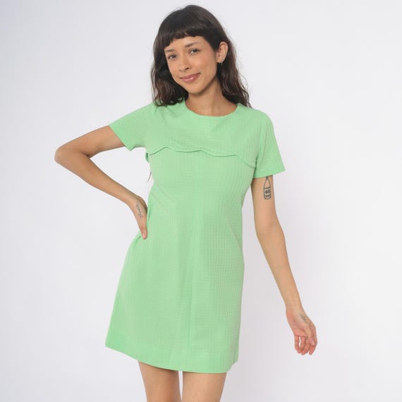 60s Mint Green Mini Dress Mod Shift Short Sleeve Grid Texture Wavy Yoke Scallop Detail A-Line Vintage 1960s Seafoam Pastel Extra Small XS
