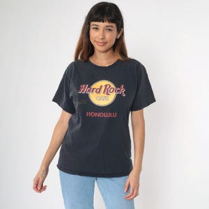 Vintage Hard Rock Cafe Shirt 90s Honolulu T-Shirt Hawaii Graphic Tee Retro Biker TShirt Single Stitch Faded Worn in Black Top 1990s Medium M