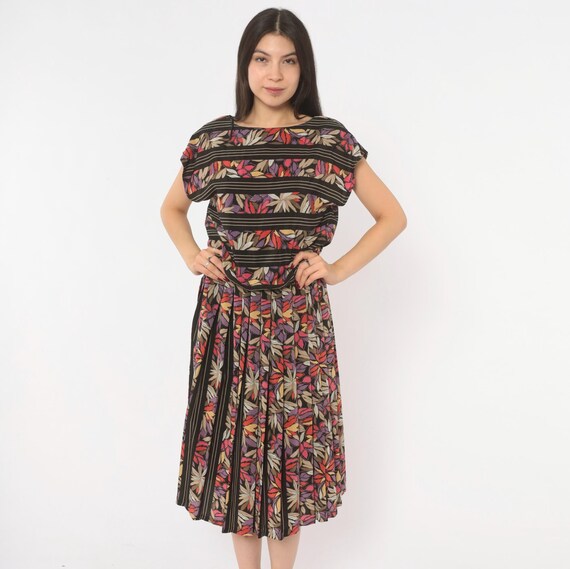 80s Floral Pleated Dress Black Purple Red Leaf Print Cap Sleeve Boat Neck V Back Midi Drop Waist Botanical Tropical Vintage Small S