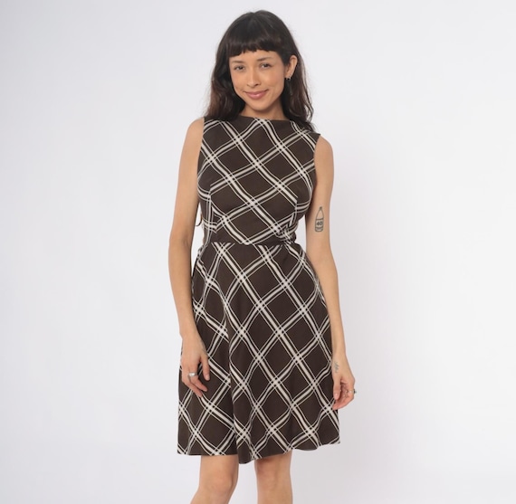 60s Mod Brown White Windowpane Plaid Checkered Sleeveless Fit Flare A Line Knee Length Vintage Preppy Classic Day Dress Small S