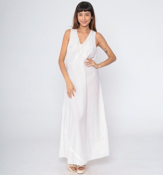 White Embroidered Slip Dress 70s Floral Nightgown Cutout Maxi Lingerie Dress Retro V Neck High Waist Long Romantic Vintage 1970s Medium 40