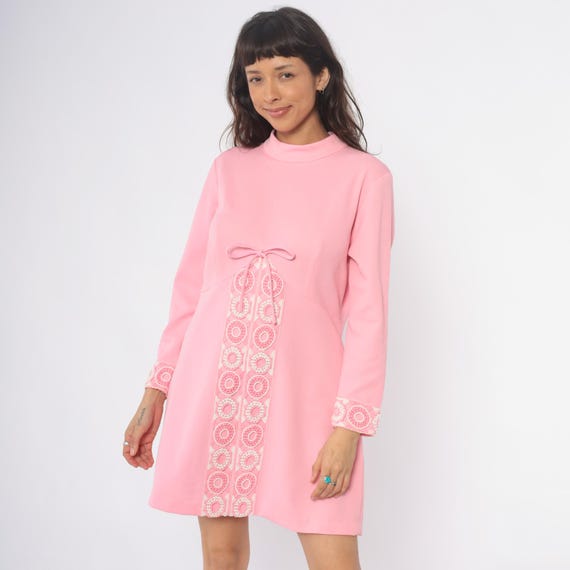 70s Pink Mini Dress Shift Long Sleeve Embroidered Lace Trim A Line Mod Coquette Fairycore Feminine Vintage Babydoll 1970s Pastel Large L