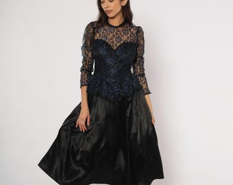 Vestido de encaje Gunne Sax de los 80, negro, azul marino, estampado floral, corpiño peplum, satén, mangas transparentes, escote corazón, vestido de cóctel/noche, estilo gótico victoriano, talla M