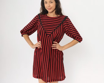 Robe rayée des années 90 Liz Claiborne rouge noir motif manches bouffantes encolure ronde dos poches zippées vintage bureau professionnel moyen M