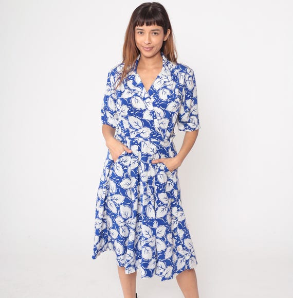 Leaf Print Dress 80s Blue White Floral Wrap Short Sleeve Collar Button Front V Neck Vintage Summer Sundress Cottagecore Medium M