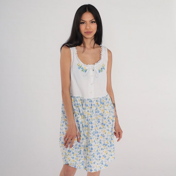 Floral Sundress Y2k Mini Dress White Flower Print Embroidered Lace Trim Summer Sleeveless High Waisted Day Button up Vintage 00s Medium M