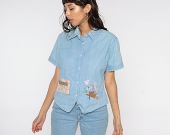 Blumen 90er Jahre Jeanshemd EMBROIDERED Jeanshemd Gartenarbeit Button-Down-Kragen Bluse Blaues Oberteil Vintage Kurzarm Blumen Garten 1990s Medium
