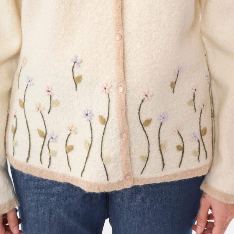 Embroidered Floral Cardigan 80s Cream Wool Button up Knit Sweater Flower Jumper Collared Grandma Sweater Boho Hippie Vintage 1980s Medium M image 6