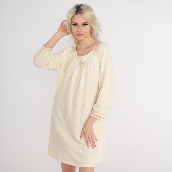 70s Mini Dress Cream Floral Embroidered Dress Mod Minidress Bohemian Hippie Shift Twiggy Lace Trim Long Sleeve Vintage 1970s Medium Large
