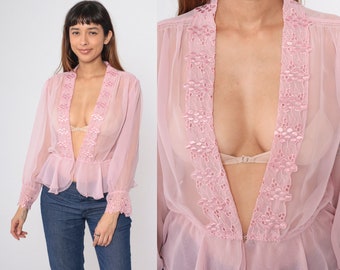 Chemisier en mousseline rose des années 70, veste transparente, feuille brodée en V profond, haut basque bohème, manches longues bouffantes, bohème vintage des années 1970, petit moyen