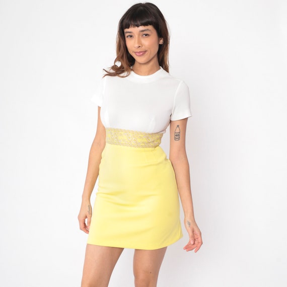 60s Party Dress Mini Cocktail Dress White Yellow Paisley Empire Waist Sheath Short Sleeve Pencil Sixties Retro Vintage 1960s Extra Small xs