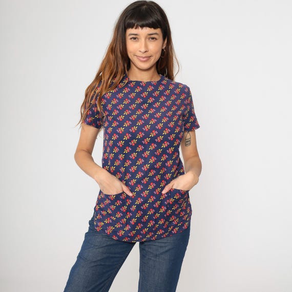 Vintage Mod Floral Top 70s Dark Blue Patch Pocket Blouse 1970s Flower Print Shirt Boho Short Sleeve Hippie T Shirt Bohemian Small S