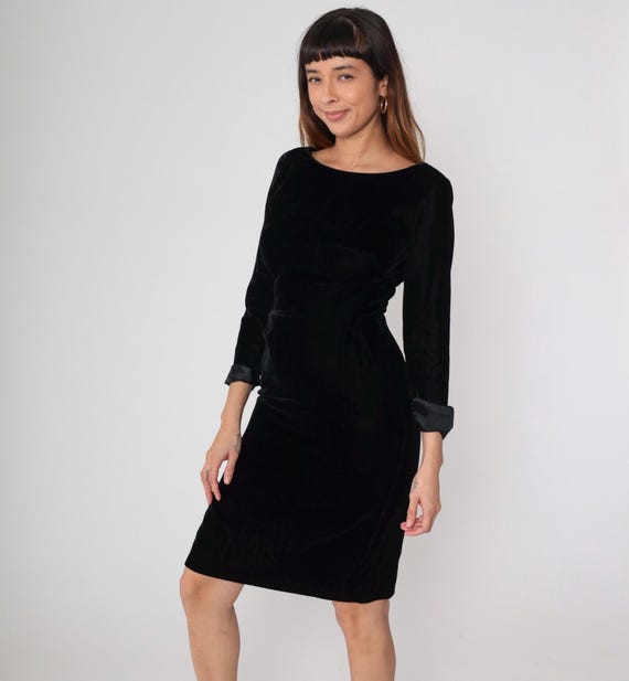 Black Velvet Dress 1960s Wiggle Sheath Knee Length Long Sleeve Bateau Neck Deep V Back Tailored 60s Cocktail Evening Party Vintage Small S
