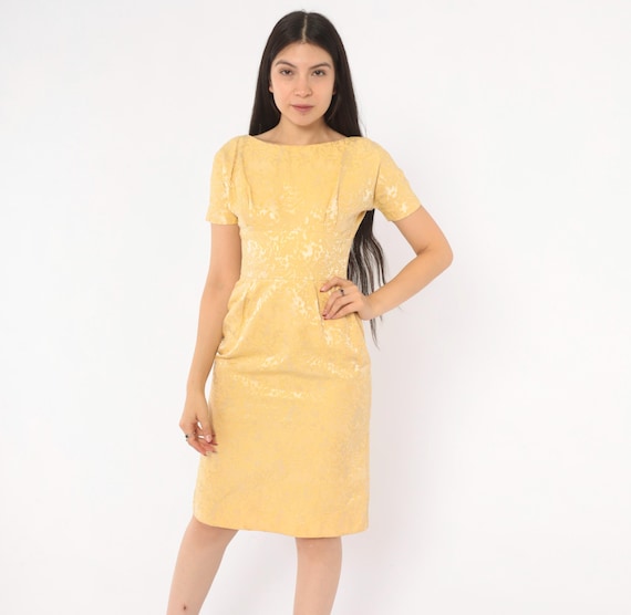 60s Gold Jacquard Dress Butter Yellow Sheath Boat Neck Short Sleeve Brocade Cocktail Party Pencil Skirt Formal Event Vintage Extra Small XS