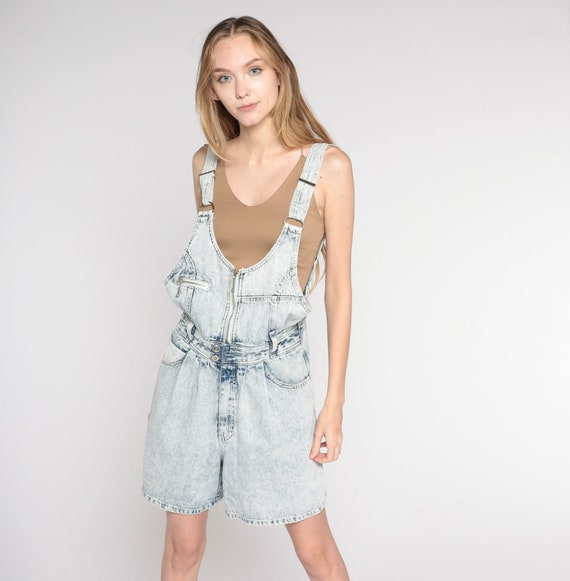 90s Denim Shortalls Acid Wash Suspender Shorts Light Blue Jean Overalls Zip Up Romper Pleated Shorts Retro Playsuit Vintage 1990s Small S