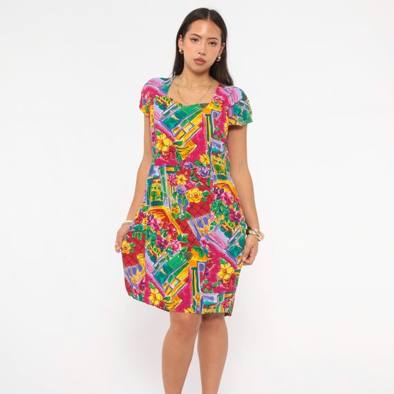 90s Floral Scenic Print Dress Fuchsia Yellow Purple Green Sweetheart Neckline Shift Colorful Garden Window Summer Jessica Howard Medium M